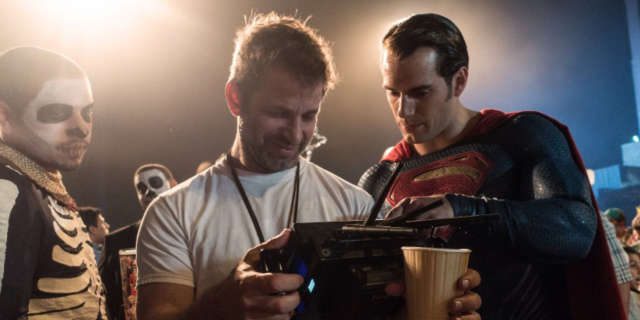 zack-snyder-directing-the-batman-229113-640x320 Zack Snyder Superman